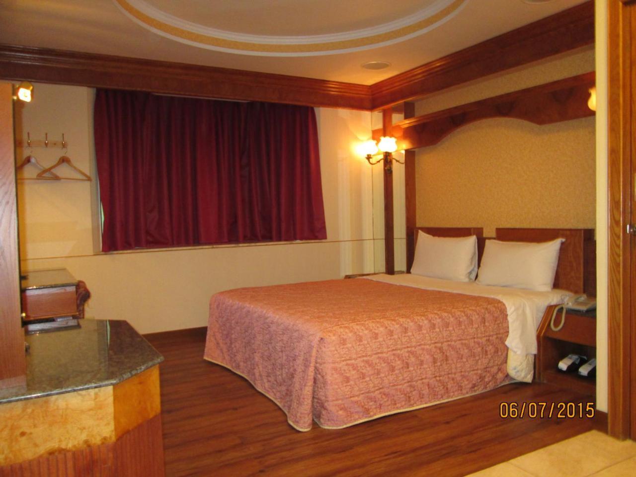 Huangjia Motel 타이난 외부 사진