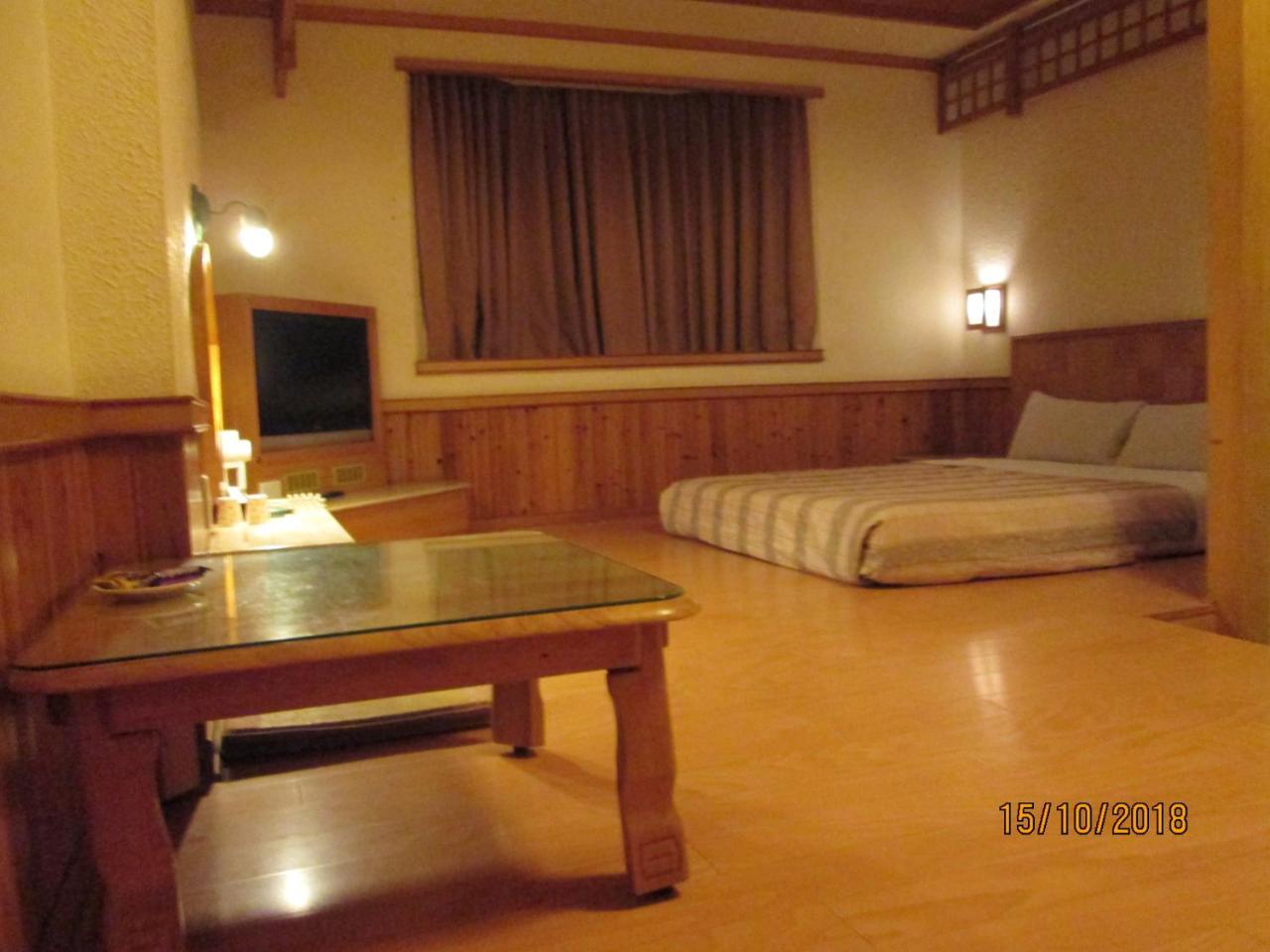 Huangjia Motel 타이난 외부 사진